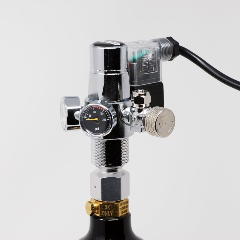 ARCHAEA AccuPRO COMPACT DUAL GAUGE CO2 REGULATOR + CO2 adapter III (Fits CGA 320 & Paintball Cylinder)